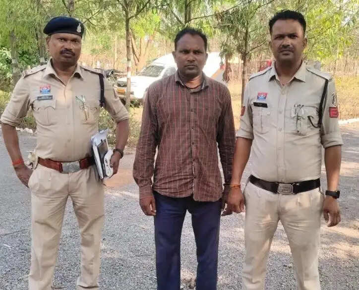 गौवंश का अवैध वध करने और गोमांस बेचने वाला पकड़ाया