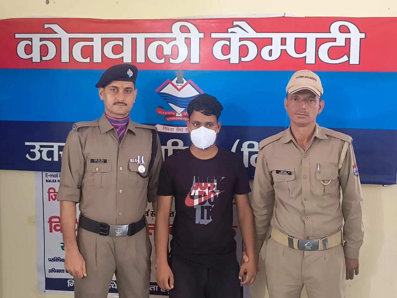 पचास&nbsp;जिंदा&nbsp;कारतूसाें&nbsp;के&nbsp;साथ&nbsp;एक&nbsp;गिरफ्तार