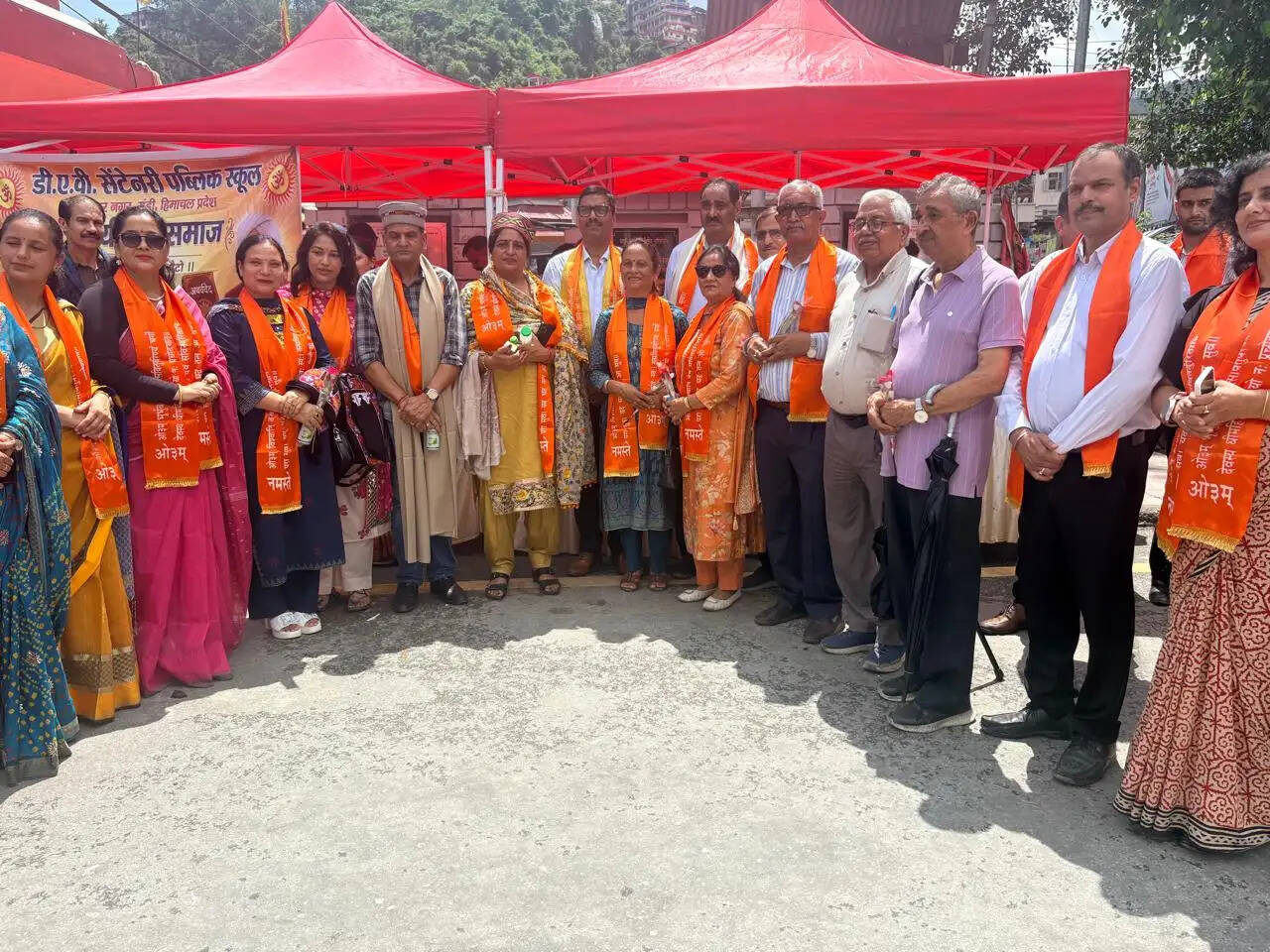 डी.ए.वी. सेंटेनरी पब्लिक स्कूल ने मंडी शहर में निकाली भव्य शोभायात्रा , वैदिक सप्ताह का समापन