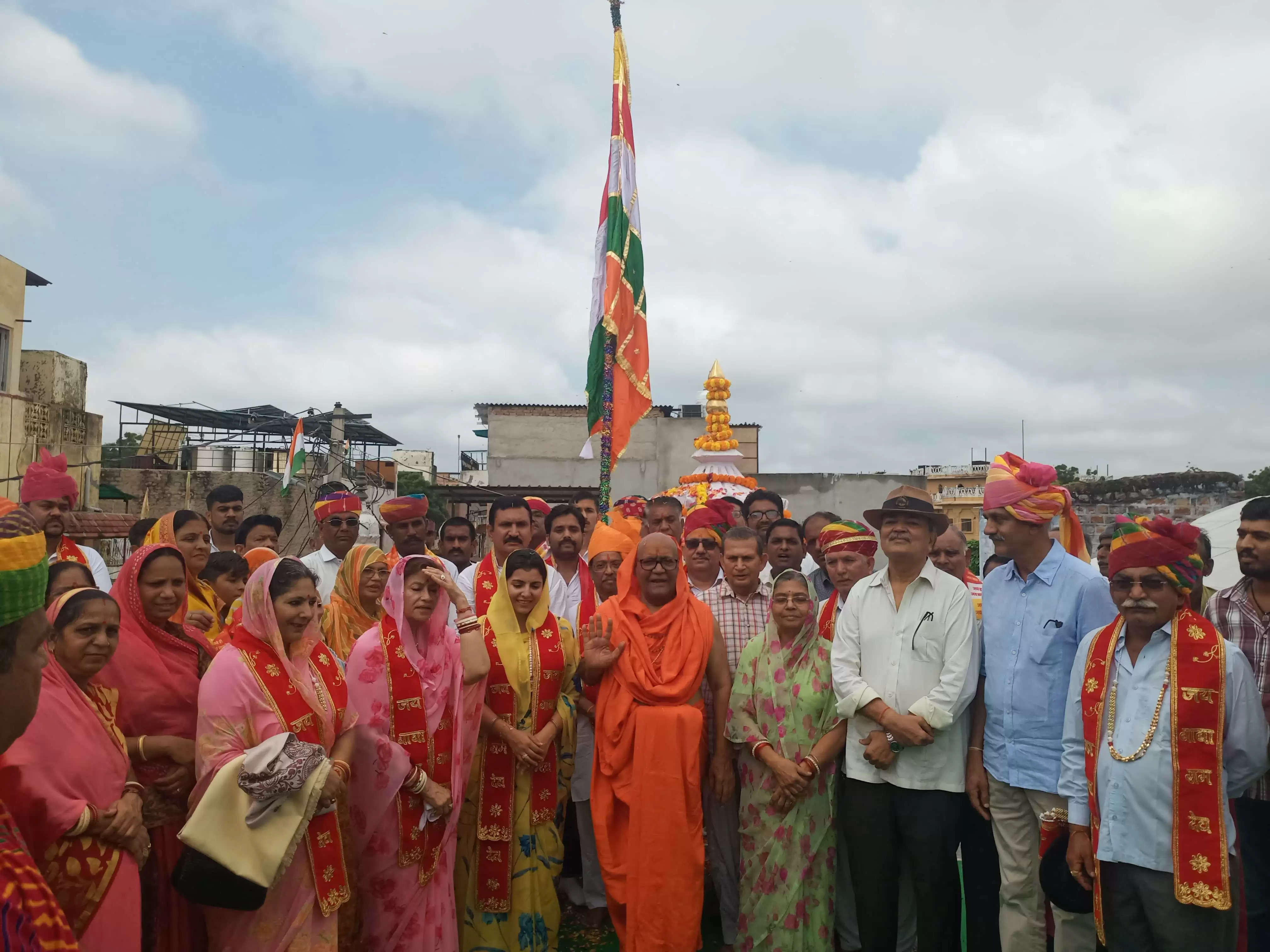 बाबा की बीज पर 108 ज्योत से हुई महाआरती