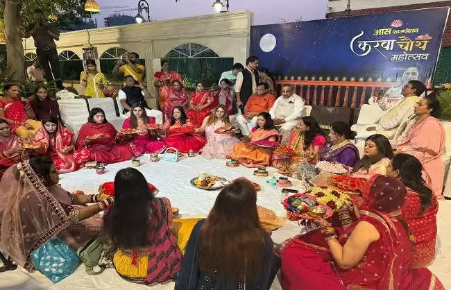 Market was bustling with activity on Karva Chauth, business worth more than Rs 22 thousand crores