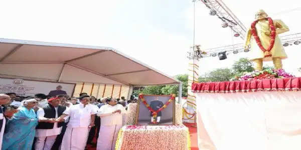 समतावादी भारत बनाने में विश्वनाथ प्रताप सिंह हमारे प्रेरणास्रोत : अखिलेश यादव