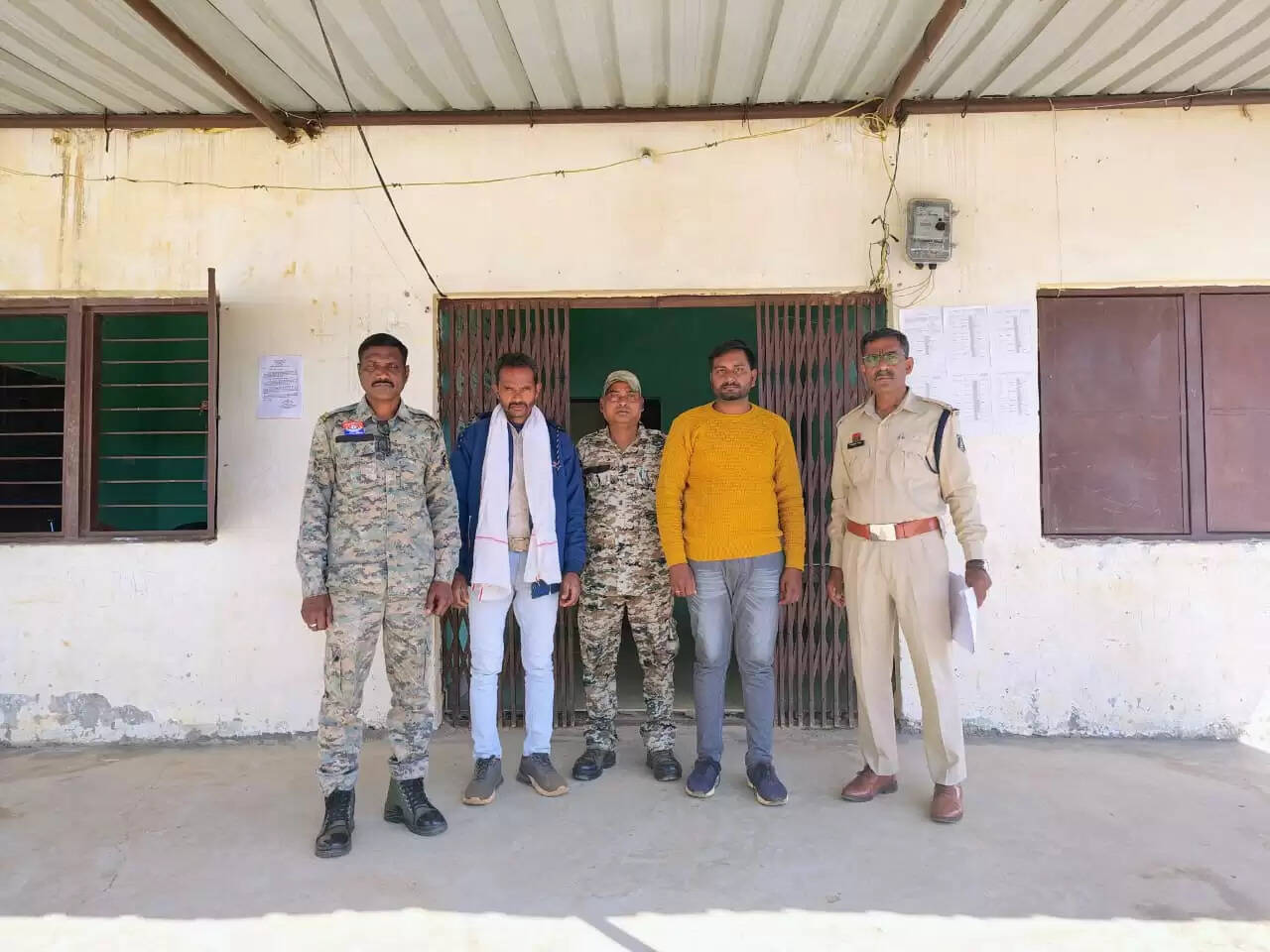 बलरामपुर : कुसमी में अवैध धान पर बड़ी कार्रवाई, 65 बोरी जब्त, दो आरोपित जेल दाखिल