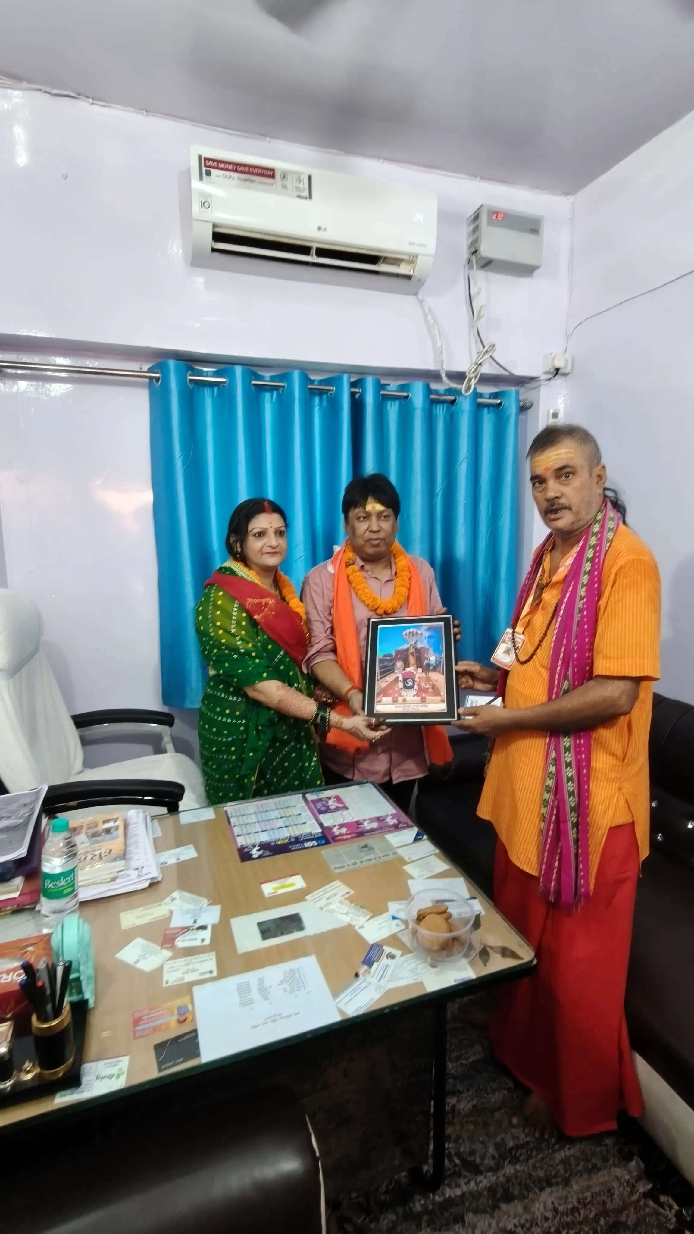 न्यायाधीश हरशीत सिंह ने बाबा हरिहरनाथ मंदिर में की पूजा-अर्चना