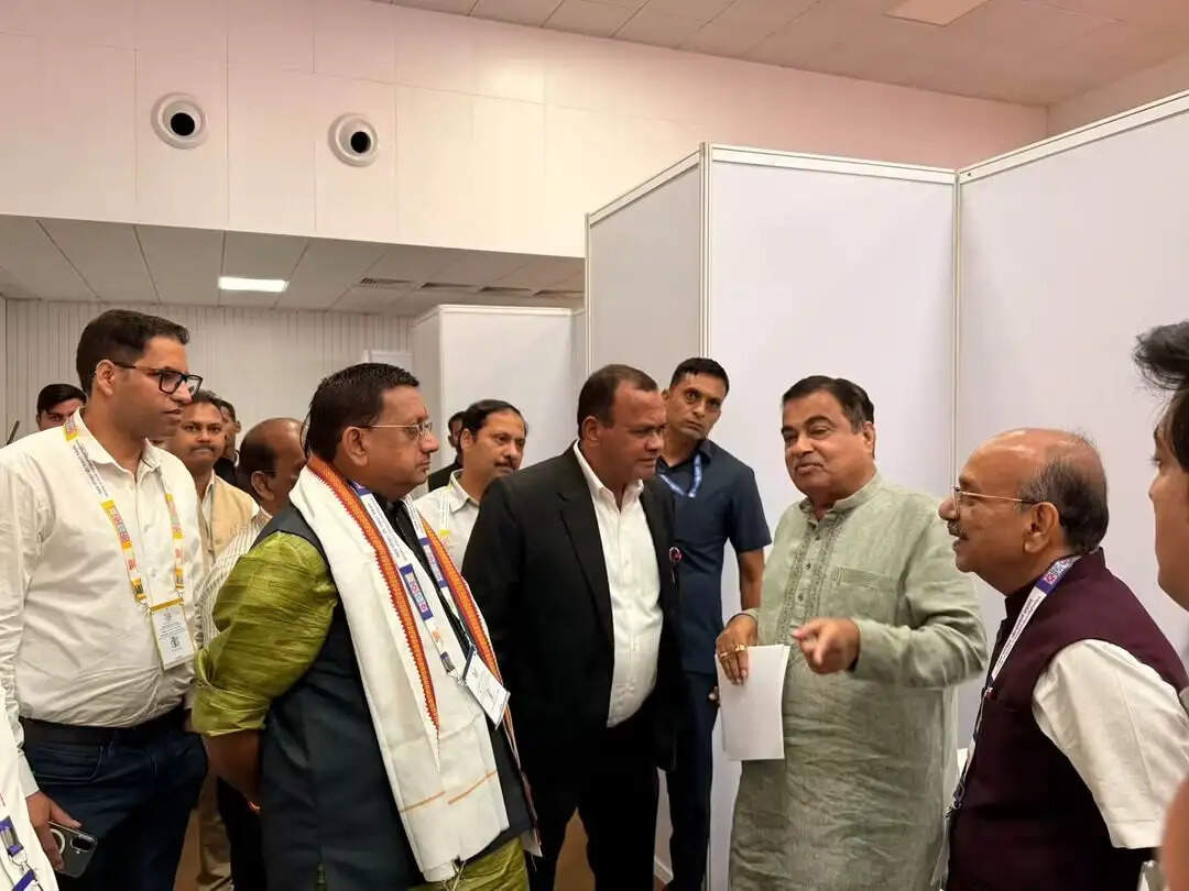 गुजरात के चिंतन शिविर में शामिल हुए बिहार के पथ निर्माण मंत्री ई. शैलेंद्र, केंद्रीय मंत्री नितिन गडकरी से बिहार की सड़कों व पुलों पर की सार्थक चर्चा