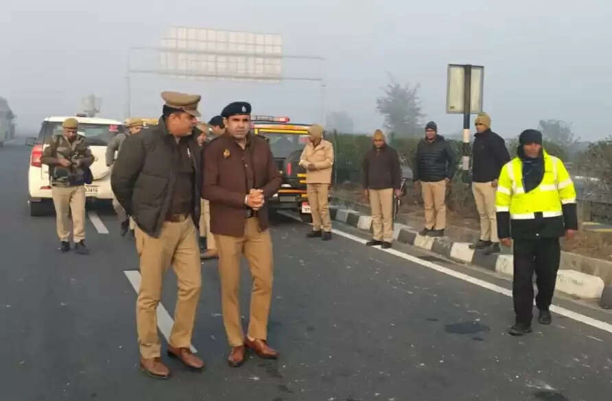 फिरोजाबाद में लखनऊ एक्सप्रेस वे पर बस डिवाइडर से टकराई, महाराष्ट्र के 7 श्रद्धालु घायल