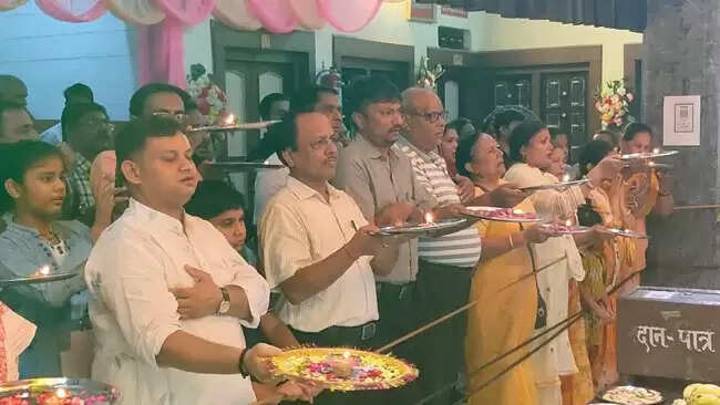 अग्रवाल समाज ने की राधा-कृष्ण की भव्य आरती