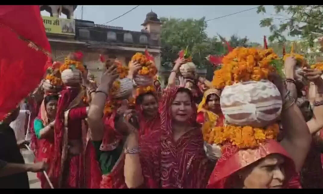 शिव परिवार व राम दरबार की मूर्ति प्राण प्रतिष्ठा में निकली कलश यात्रा