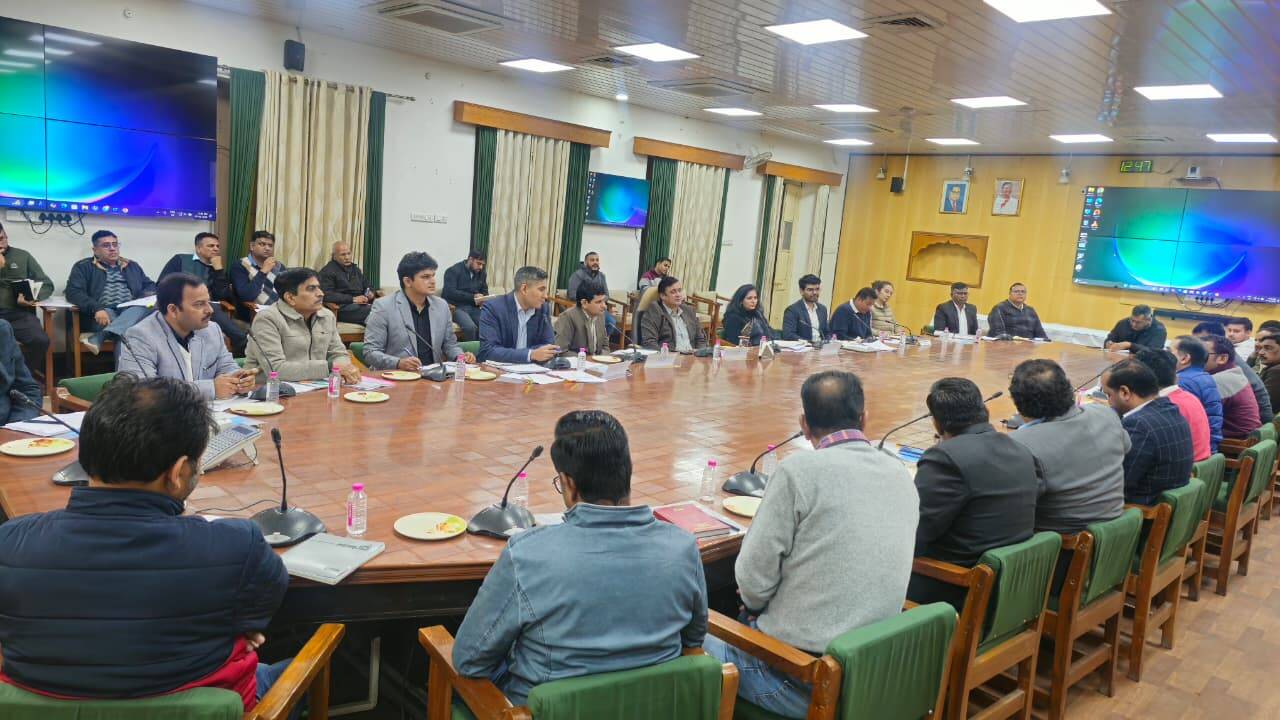 रेलवे से माल ढुलाई अन्य परिवहन साधनों की तुलना में अधिक विश्वसनीय व किफायती