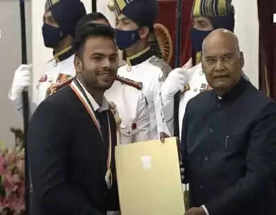 नीरज चोपड़ा, सुमित अंतिल समेत 12 खिलाड़ी खेल रत्न से सम्मानित, 35 को मिला अर्जुन पुरस्कार