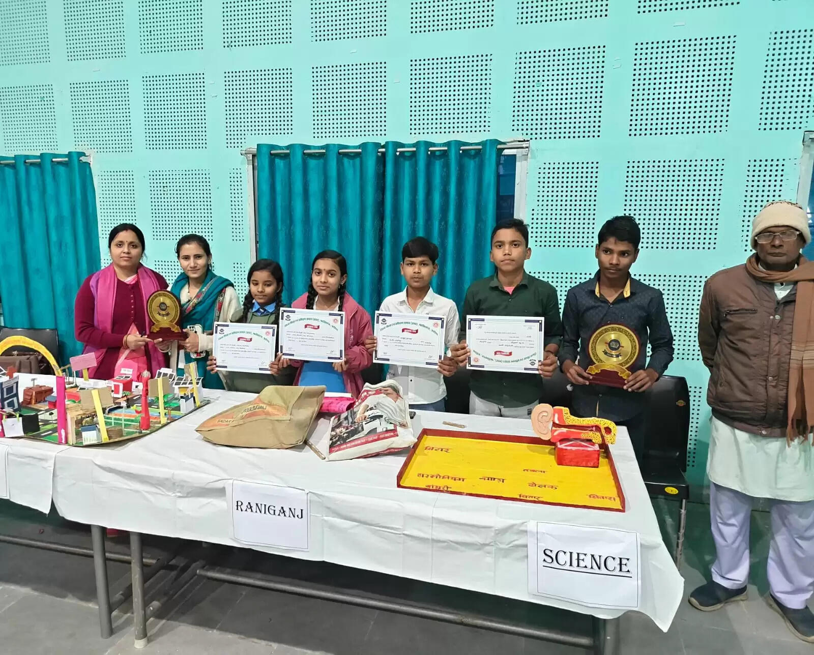 पीबीएल मेले में नन्हे वैज्ञानिकों ने दिखाया दम,ध्वनि से संगीत और सपनों के गांव ने मारी बाजी