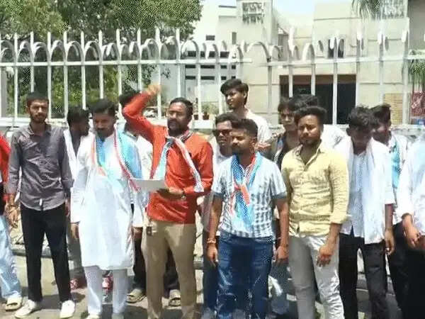 मप्र:&nbsp;वनरक्षक-&nbsp;जेल प्रहरी भर्ती परीक्षा निरस्त होने पर एनएसयूआई का प्रदर्शन, निष्पक्ष जांच और कार्रवाई की मांग