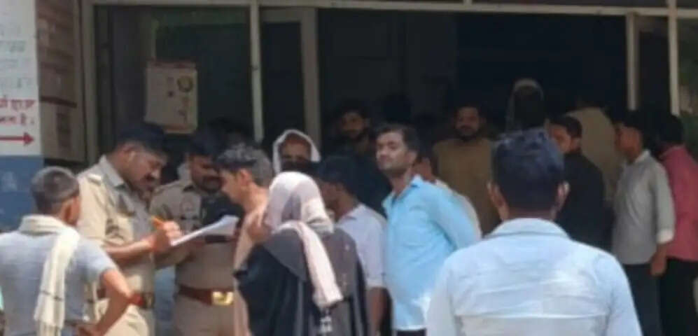 डीसीएम ने टैम्पो में मारी टक्कर, एक की मौत, तीन गम्भीर