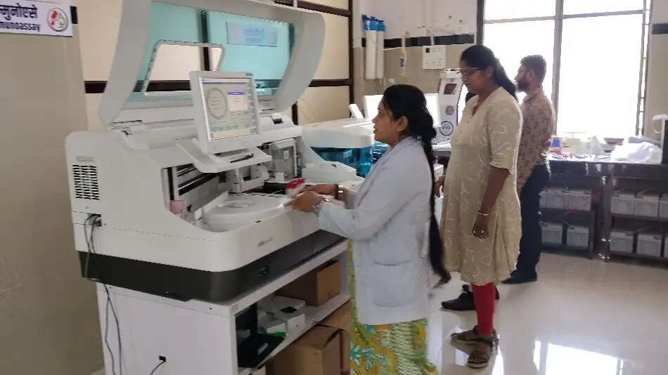 अटल आरोग्य लैब की रिपोर्ट पर शिकायत के बाद अस्पताल प्रशासन सख्त, कारण बताओ नोटिस जारी