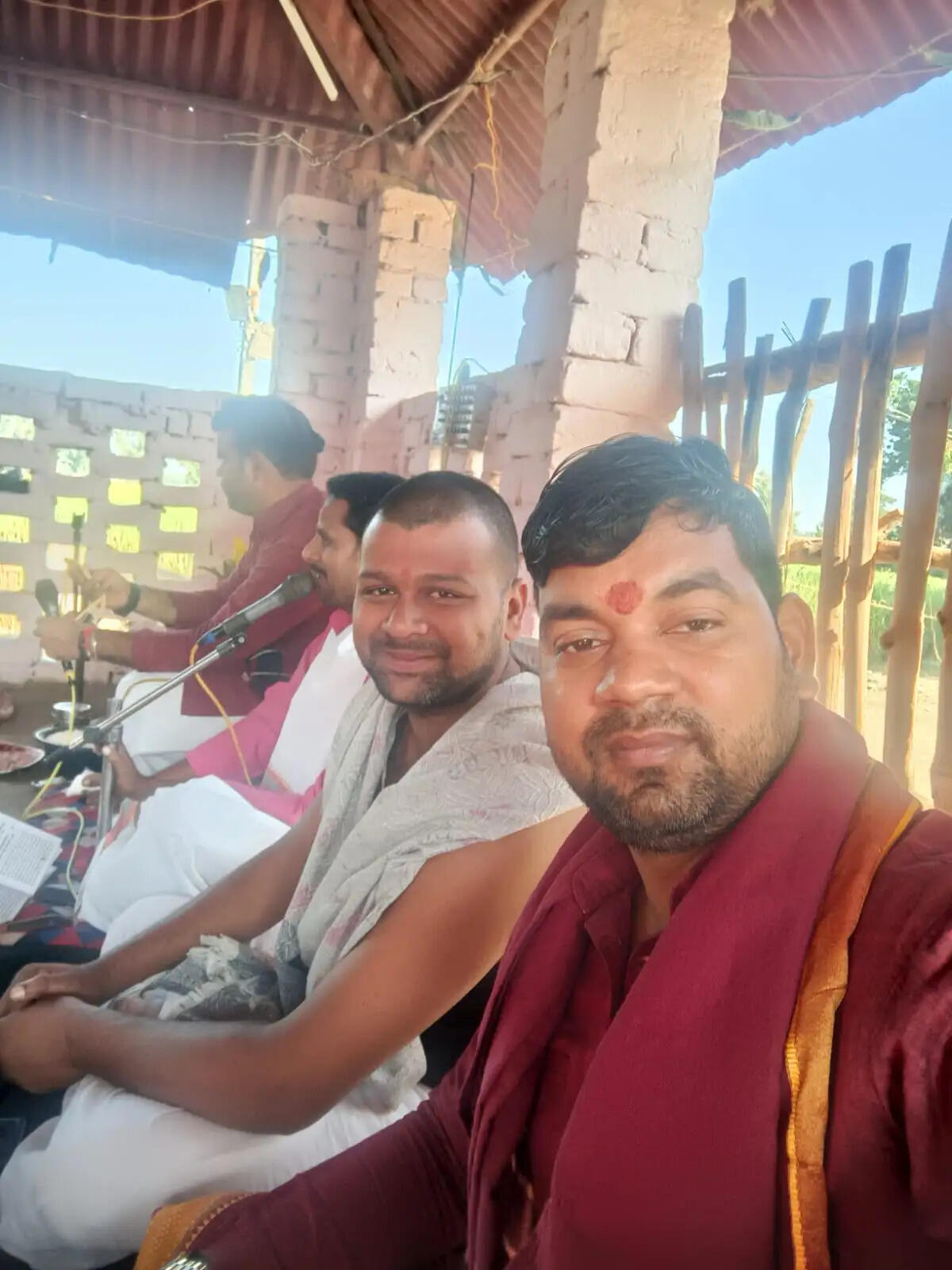 मठिया में वैदिक मंत्रोच्चार के बीच हुआ पूजन, हवन और दीपदान, सुख-समृद्धि की कामना