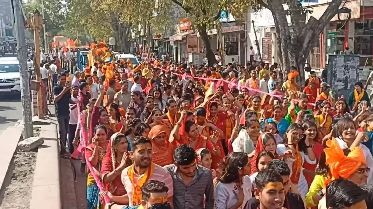 कोटा में दिव्य फाग संकीर्तन परिक्रमा के साथ निकाली 33 मंदिरों की झांकियां