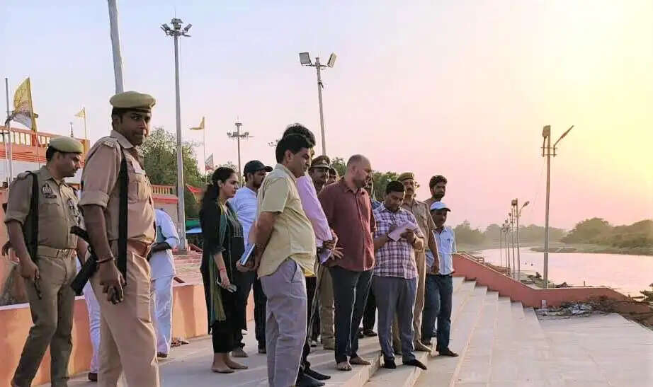 माँ बेल्हा देवी धाम परिसर में साफ-सफाई एवं सुरक्षा व्यवस्था को बनाया जाए और बेहतर : जिलाधिकारी