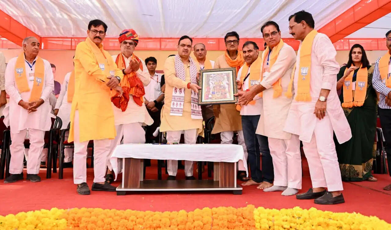 फतेहपुर में मुख्यमंत्री का कार्यकर्ताओं को मंत्र: हर बूथ मजबूत करें, हर परिवार से करें संवाद