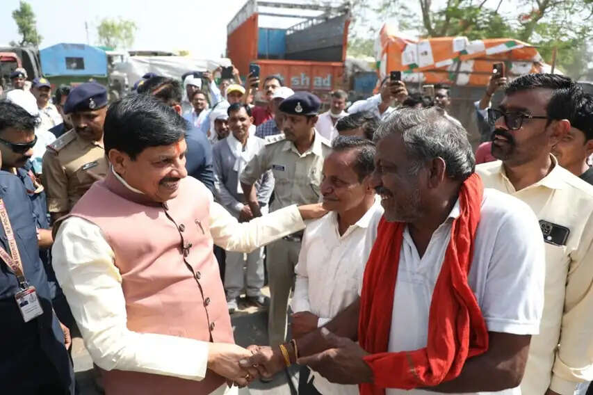 मुख्यमंत्री डॉ. यादव ने खरगोन के कतरगांव में गेहूं उपार्जन केन्द्र का किया आकस्मिक निरीक्षण