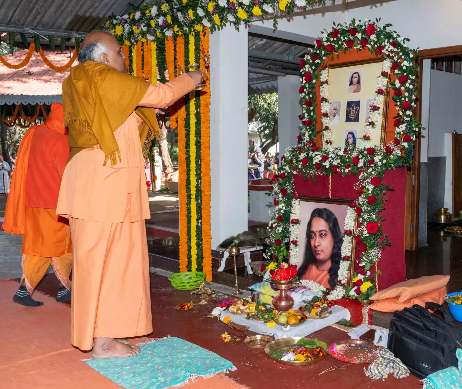 परमहंस योगानंद की 133वीं जयंती पर आयोजित आध्यात्मिक कार्यक्रम में शामिल हुए हजारों श्रद्धालु