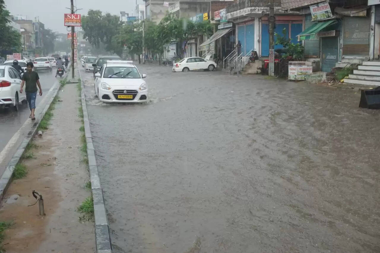 जयपुर-दौसा में झमाझम, चार इंच से अधिक बारिश से जनजीवन प्रभावित