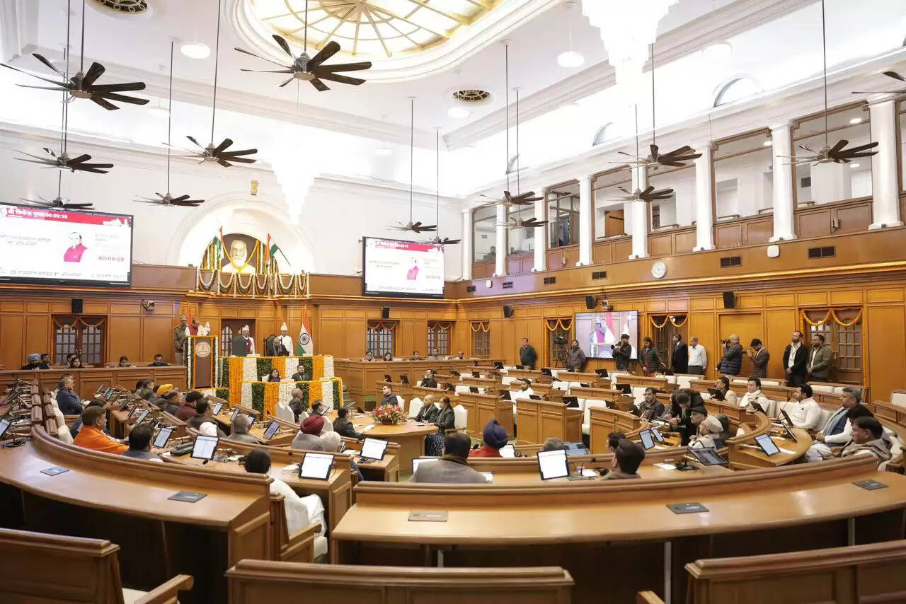 आआपा के चार विधायक तीन दिन के लिए सदन से निष्कासित, विधानसभा की कार्यवाही मंगलवार 11 बजे तक स्थगित