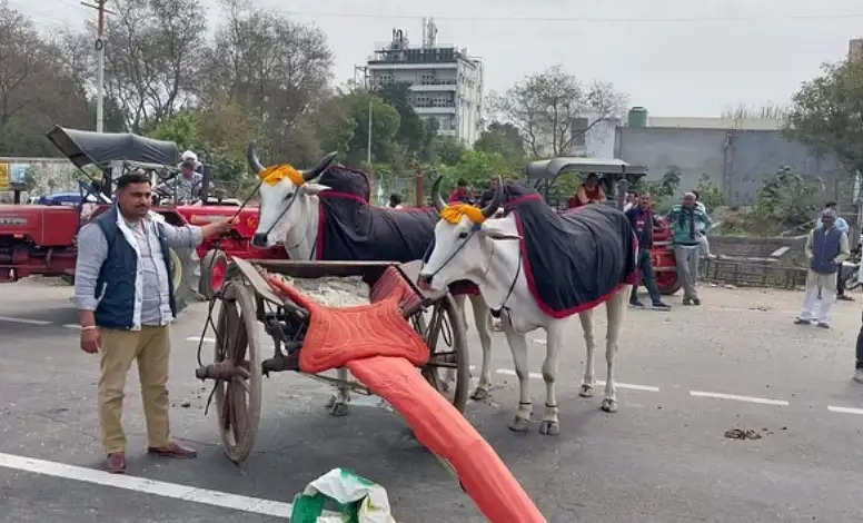 पश्चिमी उत्तर प्रदेश में भाकियू ने हाईवे पर बनाई ट्रैक्टर श्रृंखला