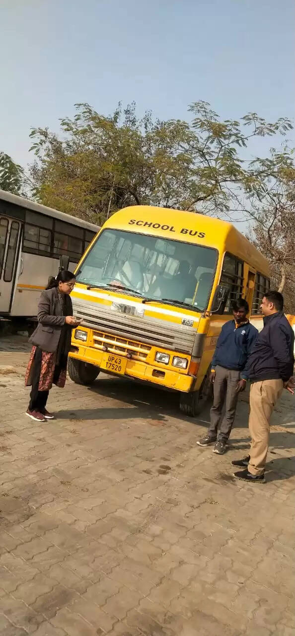 एआरटीओ ने 2 स्कूली वाहन किए सीज, 16 का चालान