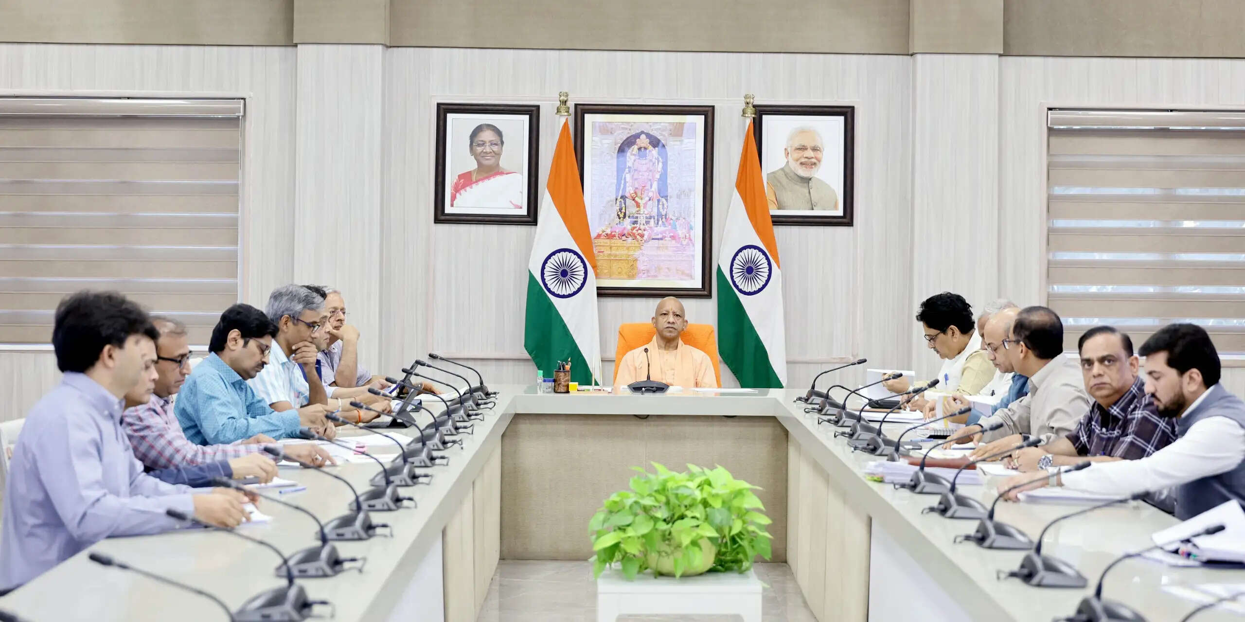युवाओं के लिए रोजगार सृजित करने वाली नीति बनाएं : मुख्यमंत्री योगी