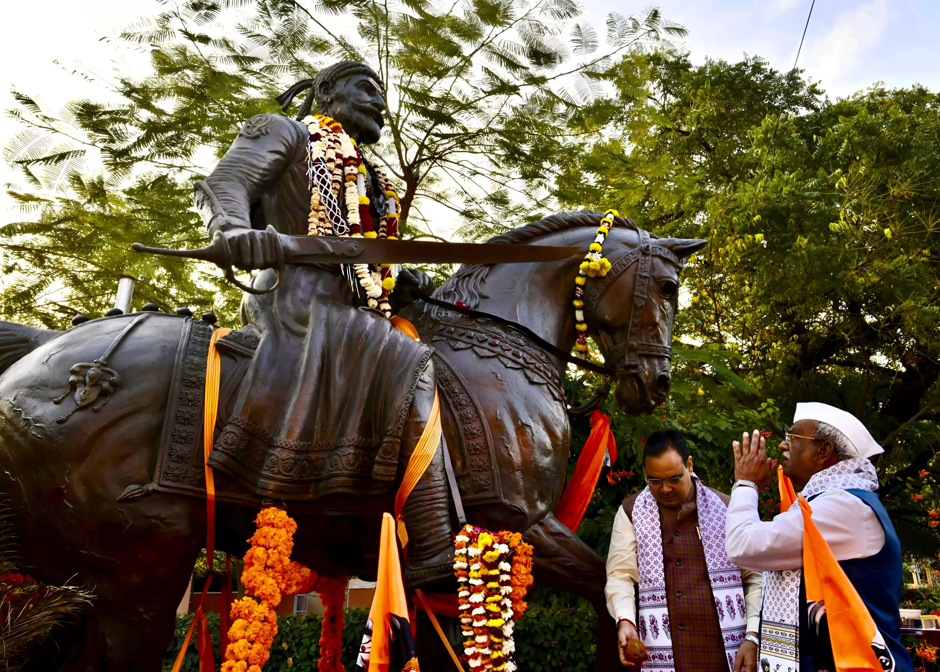 राज्यपाल बागडे और मुख्यमंत्री शर्मा ने किया शिवाजी शोभायात्रा का अभिनंदन