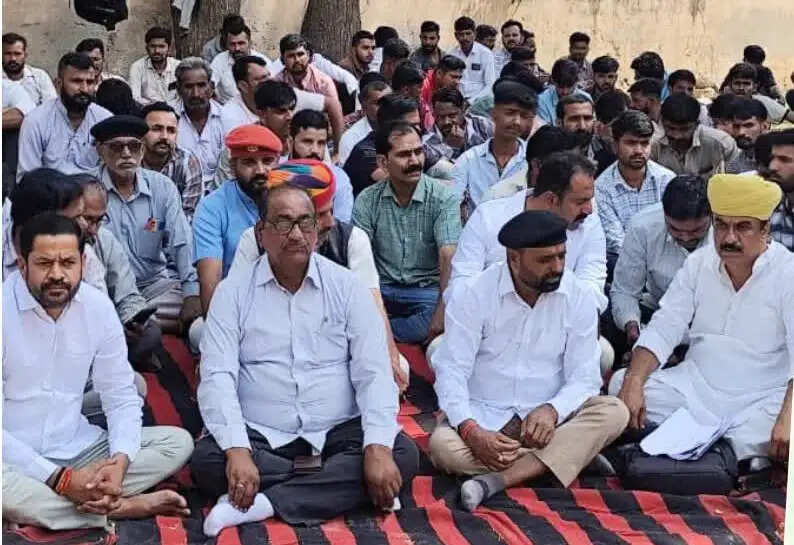 रावल सिंह हत्याकाण्ड : फूटा राजपूत समाज का गुस्सा, पुलिस से बहस