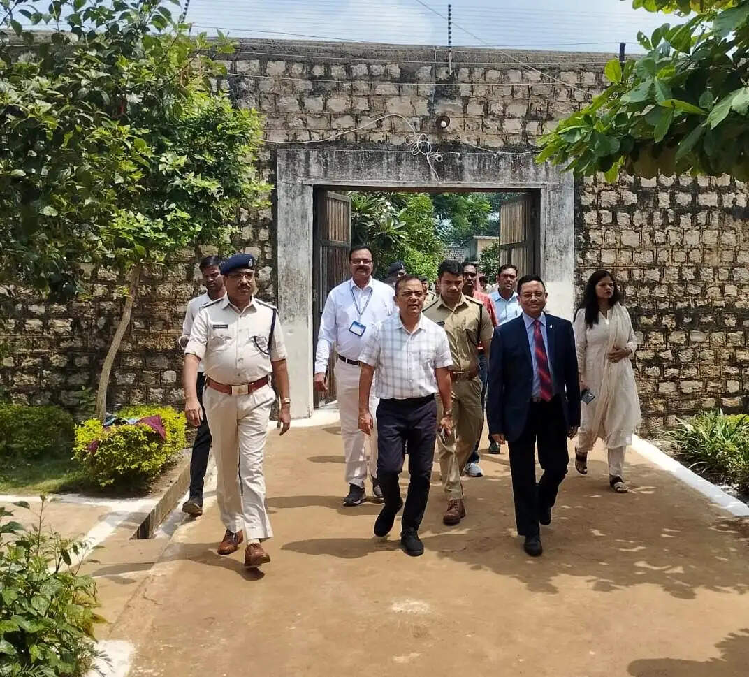 जांजगीर जिला जेल का प्रधान जिला न्यायाधीश, कलेक्टर और बोर्ड ऑफ विजिटर्स ने किया निरीक्षण, बंदियों की सुविधाओं और भोजन की गुणवत्ता की जांच