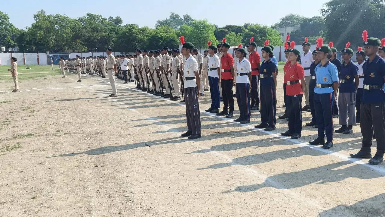 स्वतंत्रता दिवस परेड पूर्वाभ्यास का वरीय पुलिस अधीक्षक ने किया निरीक्षण