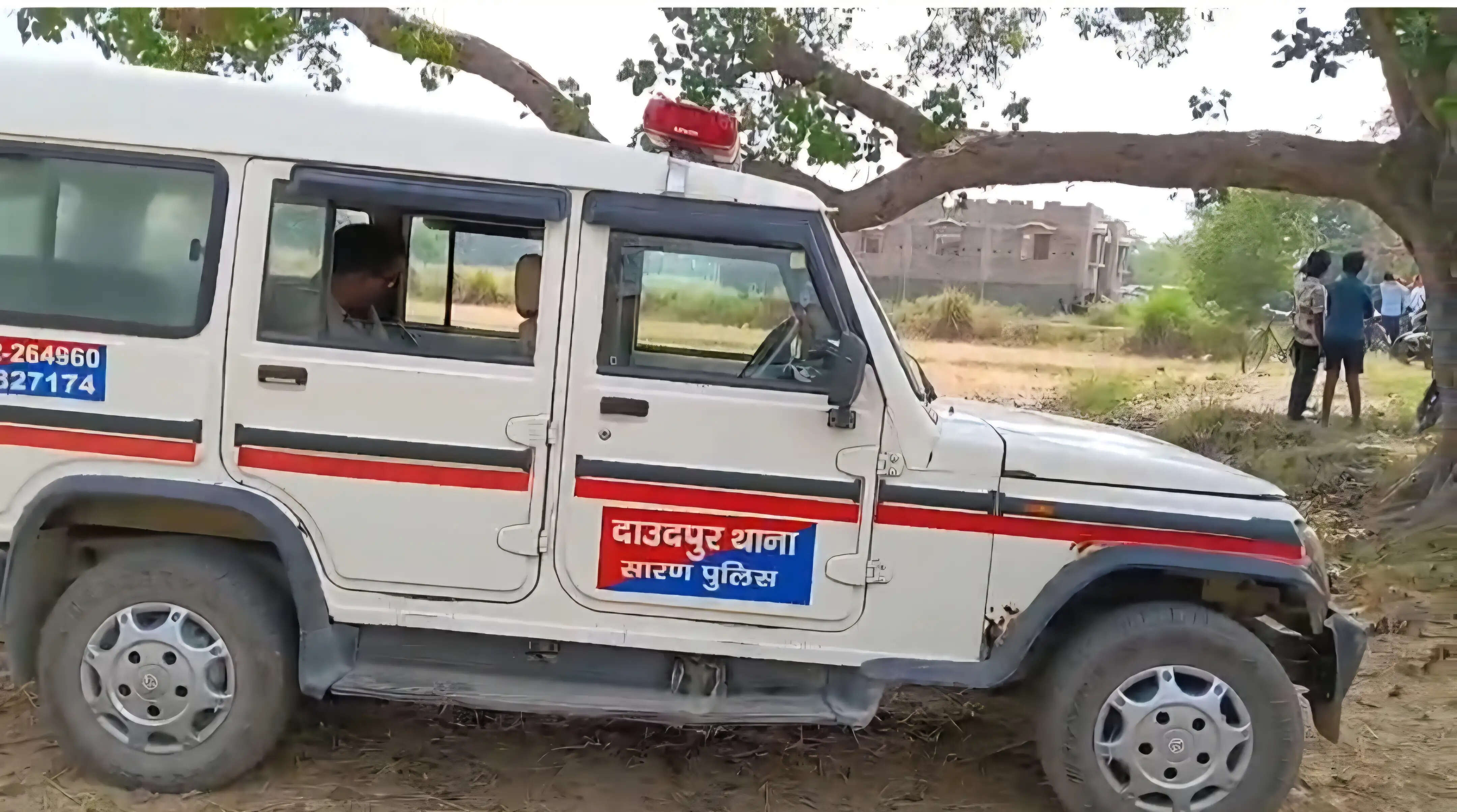 दाऊदपुर में प्रेम प्रसंग में मोबाइल टॉवर पर चढ़ी युवती शादी की जिद पर अड़ी है