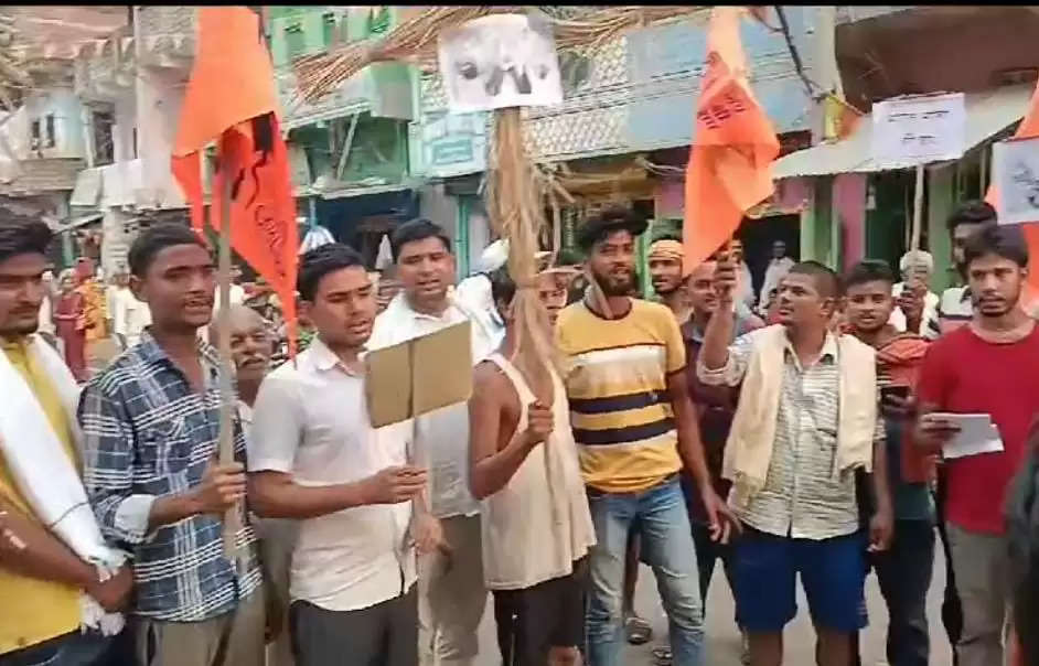 विहिप एवं बजरंग दल ने पाक पोषित इस्लामी आतंकवाद का पुतला फूंकाविहिप व बजरंग दल ने पाक पोषित इस्लामी आतंकवाद का पुतला फूंका