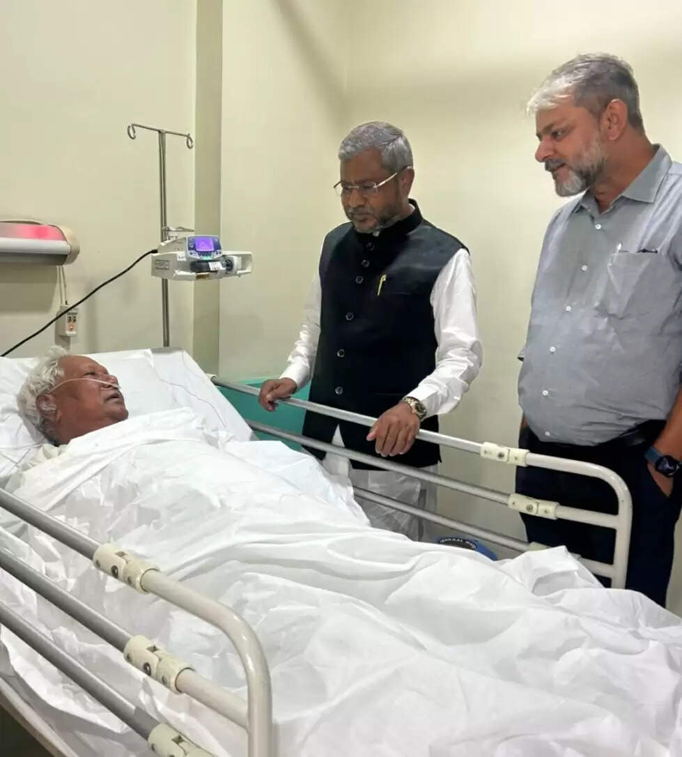 कड़िया मुंडा से मुख्यमंत्री सहित कई नेताओं ने अस्पताल में की मुलाकात, स्वास्थ्य की ली जानकारी