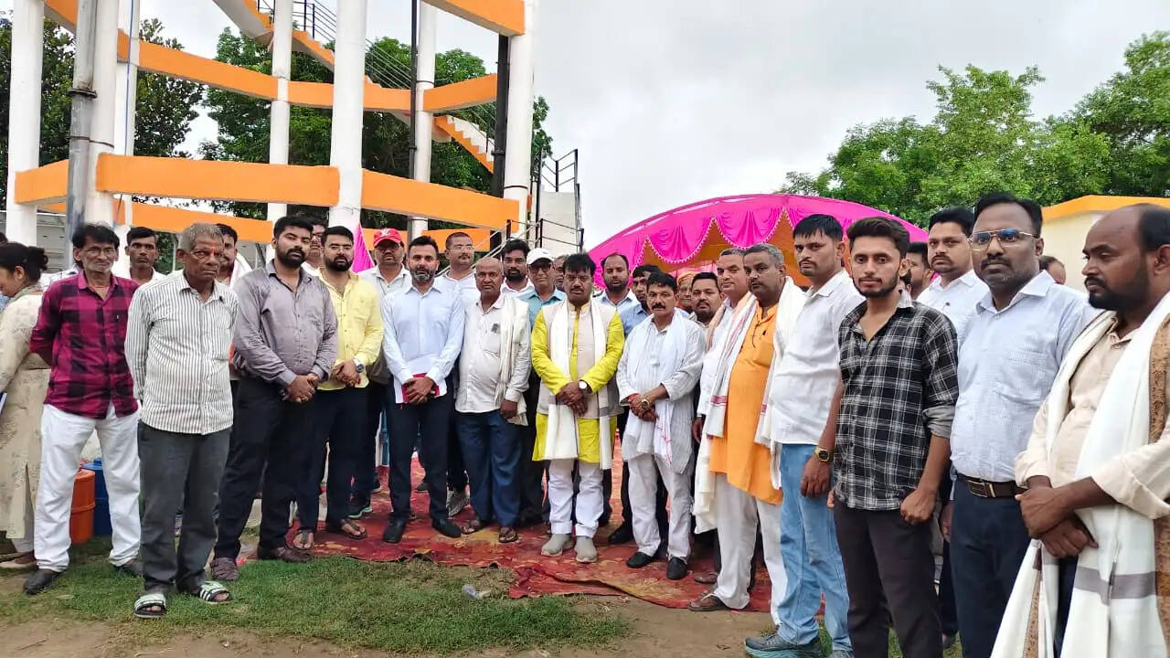 जल जीवन मिशन से मिल्कीपुर के गांवों तक पहुंच रहा शुद्ध पेयजल, विधायक चंद्रभानु पासवान ने किया जनसंवाद