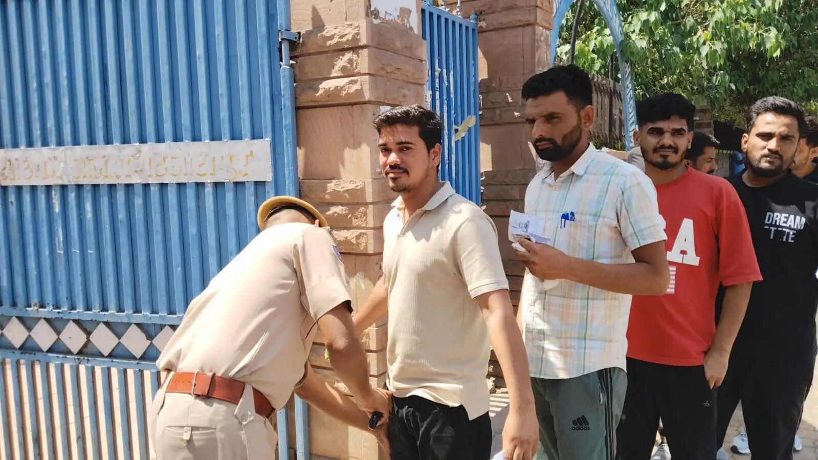 एसआई भर्ती परीक्षा के दूसरे दिन भी रही कड़ी सख्ती