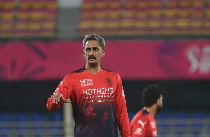 केकेआर के खिलाफ मुकाबले से पहले बोले आरसीबी के गेंदबाजी कोच,“टी20 क्रिकेट में तेज और सही फैसले लेना बेहद जरूरी”