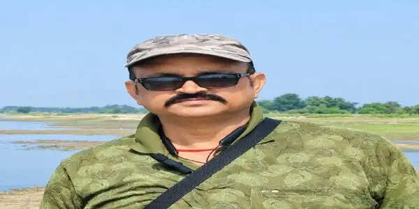 सुविधा के साथ गहराया संकट: विक्रमशिला सेतु पुनर्निर्माण के जहाजों से गंगा में गिर रहा कचरा, डॉल्फिन और प्रवासी पक्षियों पर मंडराया खतरा