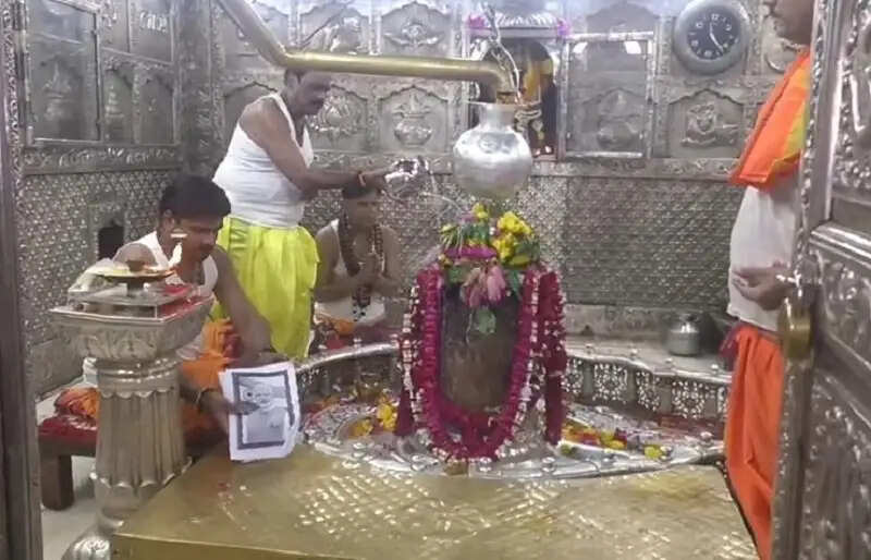 प्रधानमंत्री मोदी के जन्मदिन पर महाकाल मंदिर में हुई विशेष पूजा, हर-हर महादेव के जयकारों से गूंजा परिसर