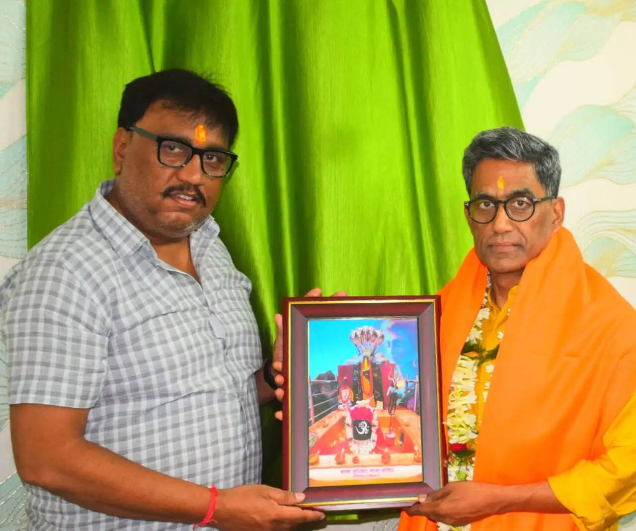 बिहार के मुख्य सचिव प्रत्यय अमृत ने सोनपुर के बाबा हरिहरनाथ मंदिर में की पूजा अर्चना