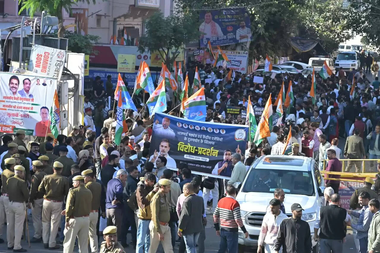 नेशनल हेराल्ड मामले में ईडी की कार्रवाई के विरोध में कांग्रेस का जोरदार प्रदर्शन