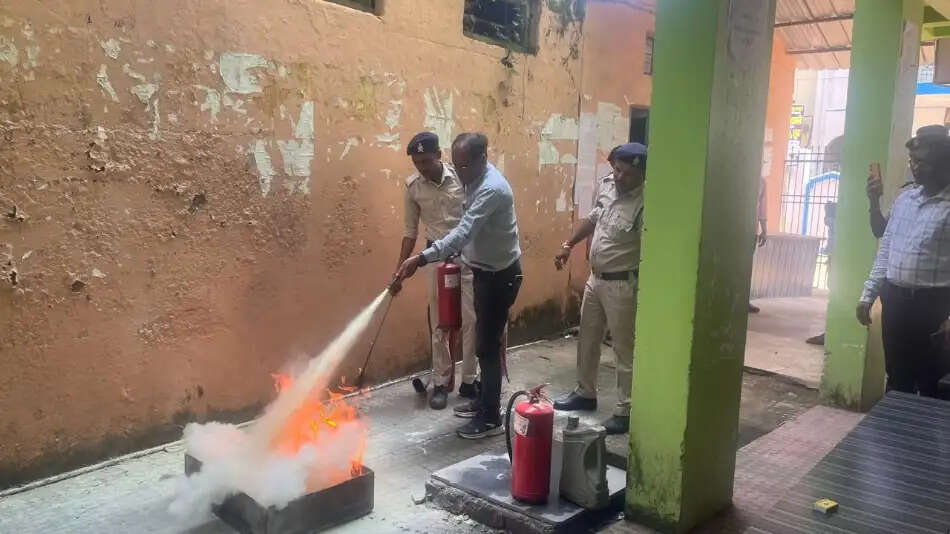 धमतरी : विशेषज्ञों ने बताए आग से बचाव के तरीके