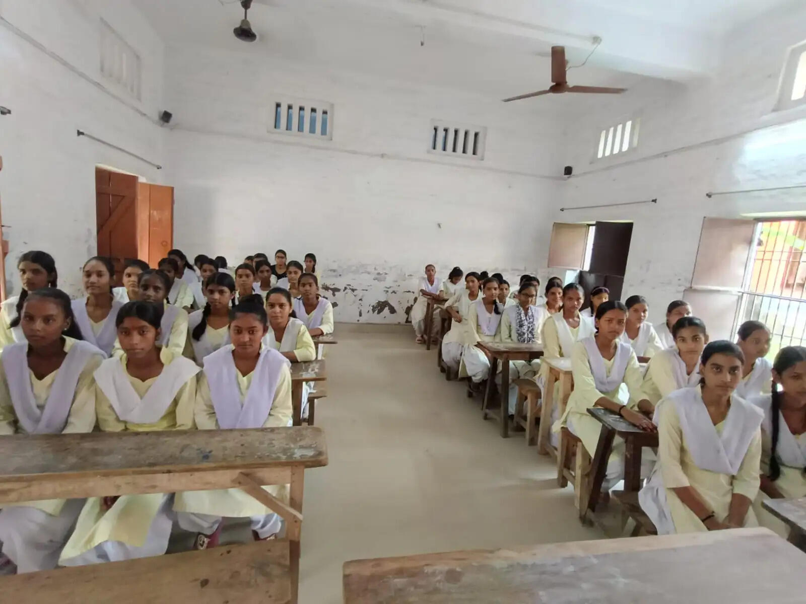विश्वेश्वर सेमिनरी और आर्य कन्या उच्च विद्यालय में निर्वाचन साक्षरता क्लब का आयोजन