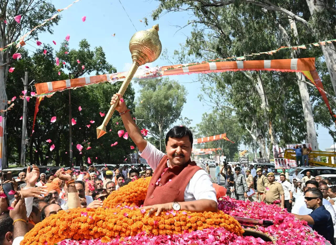 सहारनपुर पहुंचे भाजपा अध्यक्ष नितिन नवीन, कार्यकर्तााओं ने किया स्वागत