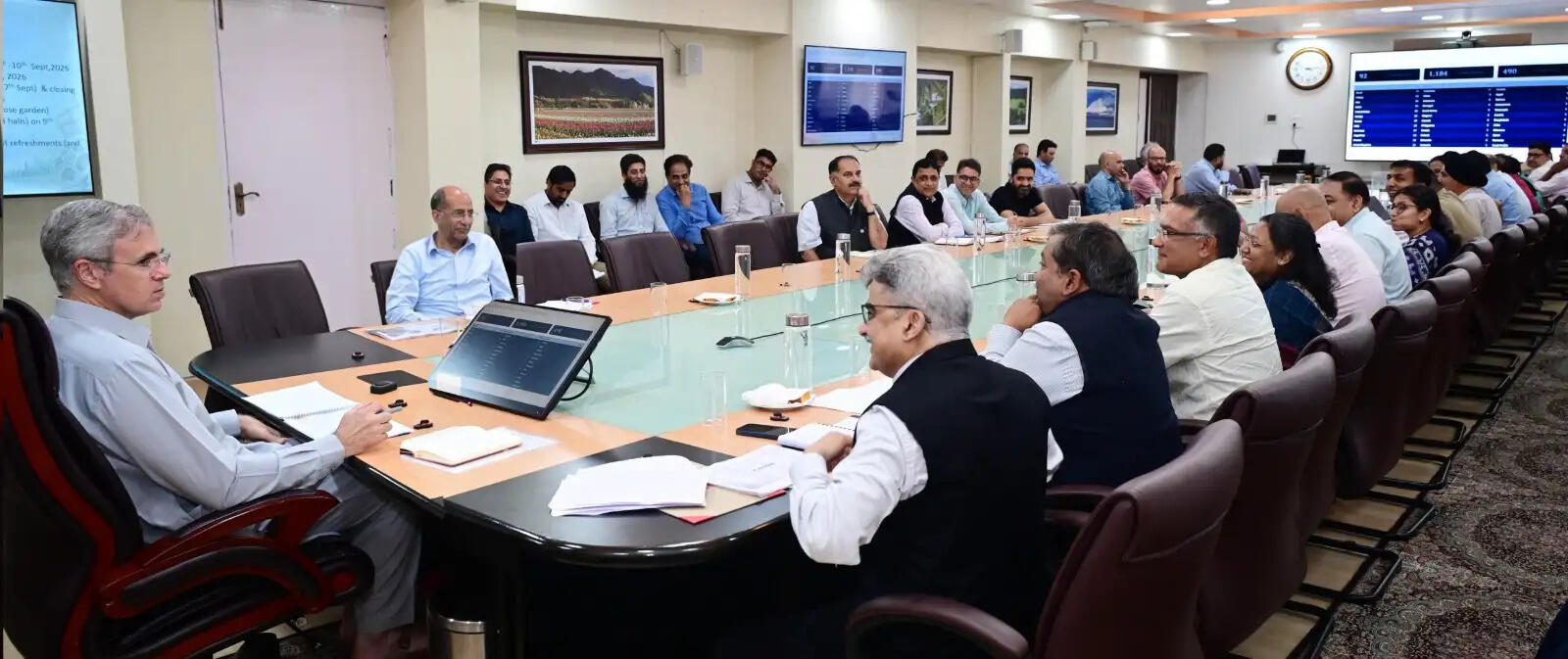 मुख्यमंत्री ने जम्मू-कश्मीर के पहले अंतर्राष्ट्रीय फिल्म महोत्सव की अंतिम तैयारियों की समीक्षा की