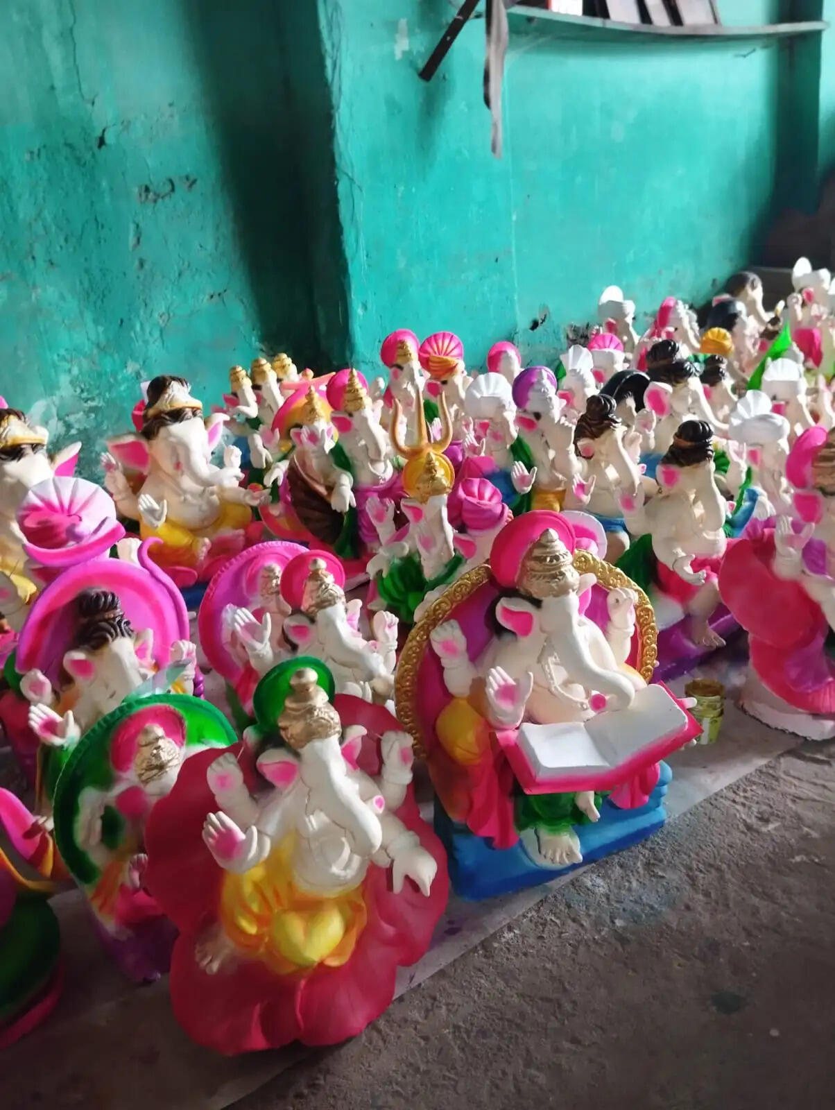 गणेश उत्सव की आहट, प्रतिमाओं को आकार देने में जुटे मूर्तिकार