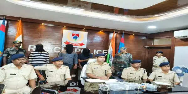 हथियार के साथ तीन युवक गिरफ्तार