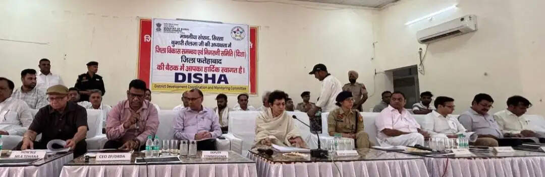 सिरसा की सांसद ने अधिकारियों की कार्यप्रणाली पर दिखाई नाराजगी